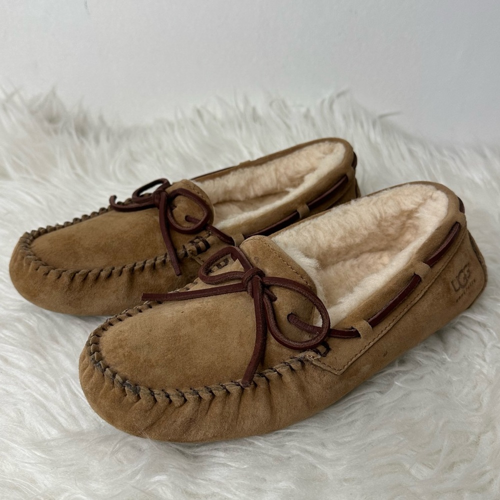 UGG Women’s Dakota Slippers Size 5